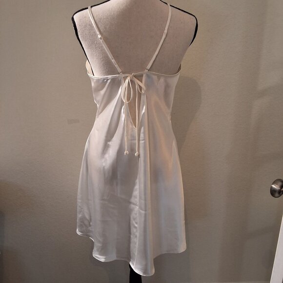Vntg California Dynasty Ivory Satin Nightgown Lace and Rhinestone Details Sz L - Picture 2 of 6